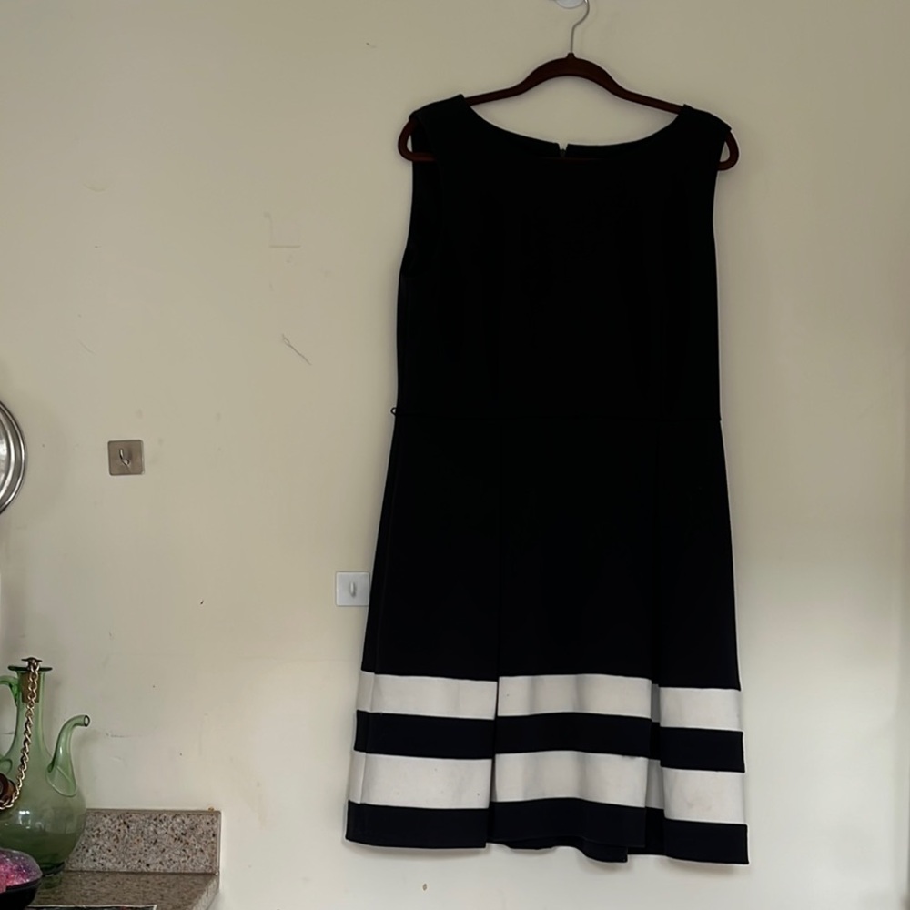 Calvin Klein Elegant Black and White Sleeveless Dress